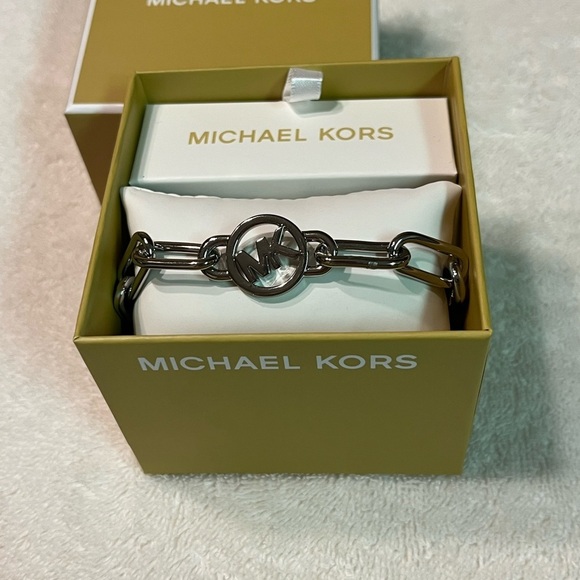 NEW Michael Kors link bracelet. Silver tone. Adjustable two sizes. - Picture 3 of 13